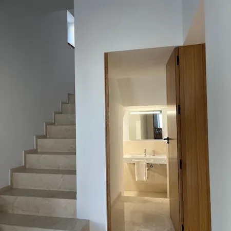 Casa Con Jardin Y Piscina En *