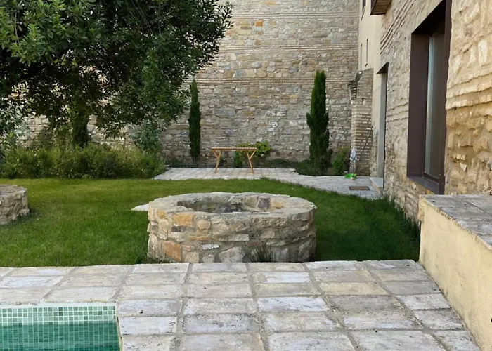 Casa Con Jardin Y Piscina En