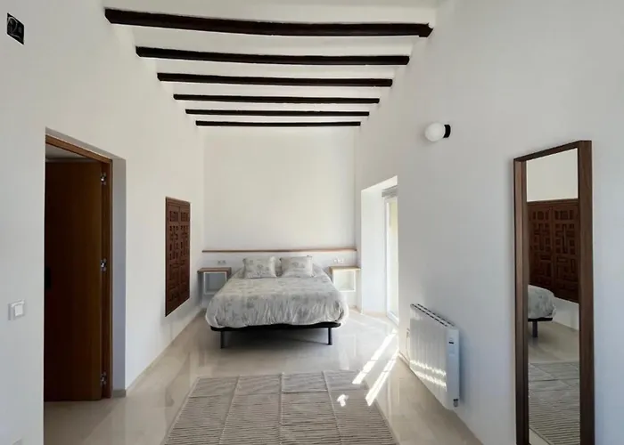 Casa Con Jardin Y Piscina En