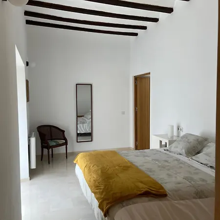 Casa Con Jardin Y Piscina En *