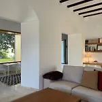 Casa Con Jardin Y Piscina En * Cordoba