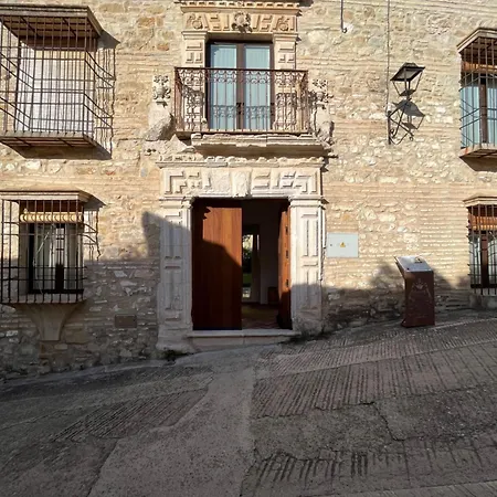 Casa Con Jardin Y Piscina En *