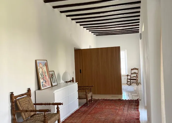 Casa Con Jardín Y Piscina En