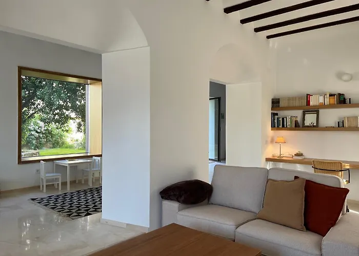 Casa Con Jardín Y Piscina En * Córdoba